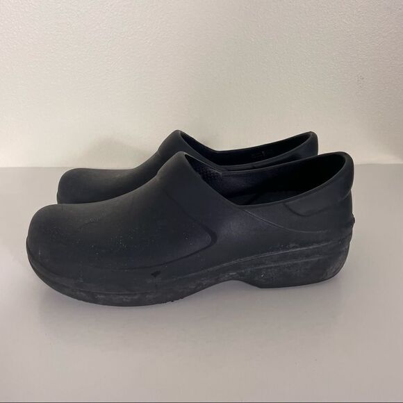 CROCS Black Rubber Enclosed Slip On Clog Shoes - Picture 1 of 9
